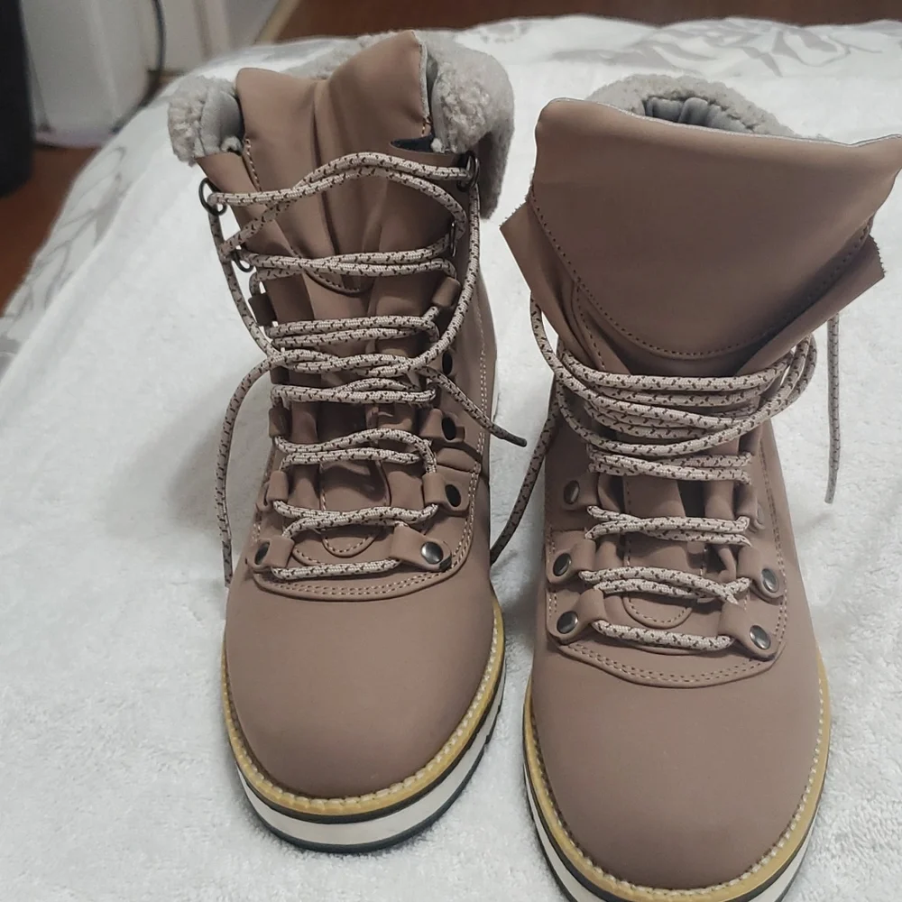 Shoe - Picture 1 of 5